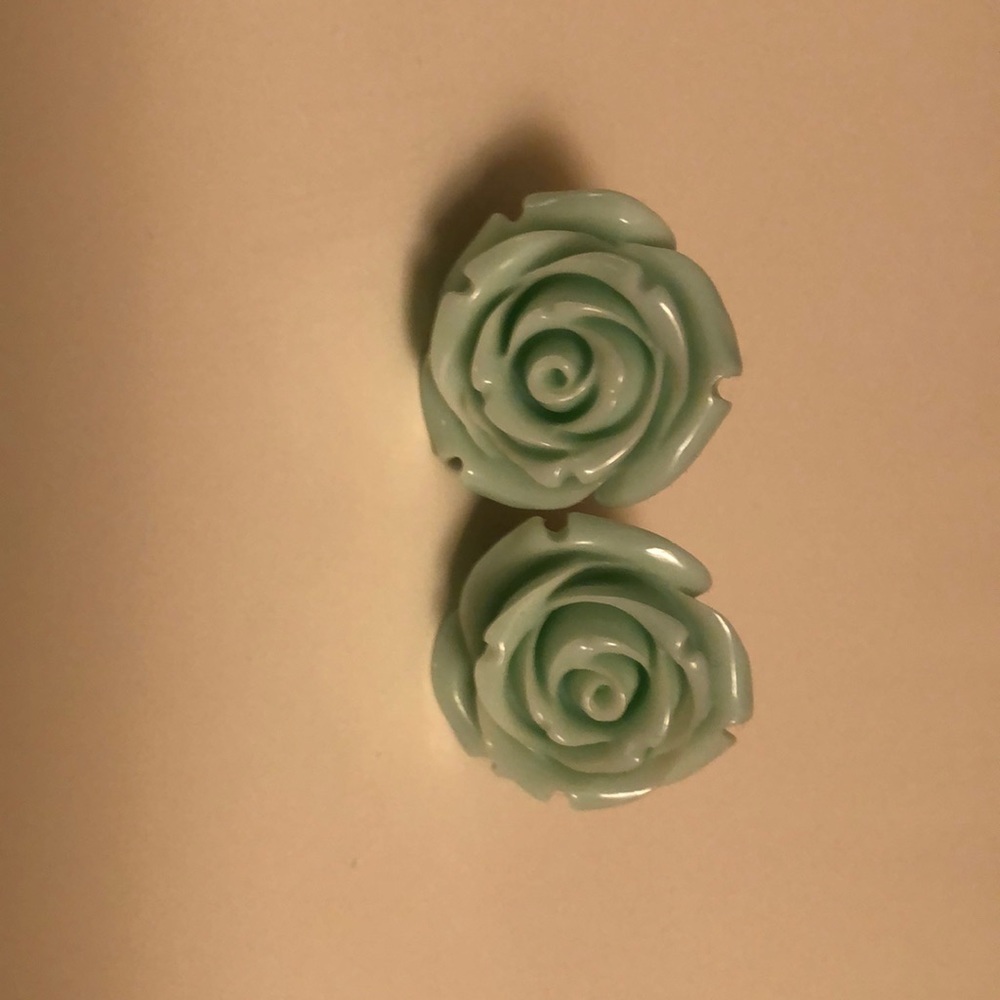 Half inch mint green earrings